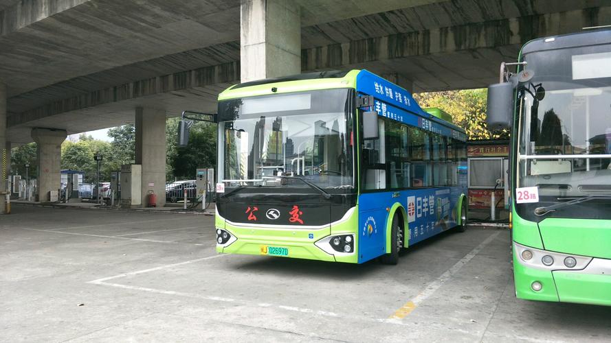 2025最新免费资料大全和公交站椅子仅手机高与公交站台椅子
